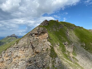 Rocky alpine peaks above Lake Melchsee or Melch Lake in the Uri Alps mountain massif, Kerns - Canton of Obwald, Switzerland (Kanton Obwalden, Schweiz)
