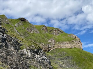 Rocky alpine peaks above Lake Melchsee or Melch Lake in the Uri Alps mountain massif, Kerns - Canton of Obwald, Switzerland (Kanton Obwalden, Schweiz)
