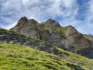 Rocky alpine peaks above Lake Melchsee or Melch Lake in the Uri Alps mountain massif, Kerns - Canton of Obwald, Switzerland (Kanton Obwalden, Schweiz)