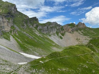 Rocky alpine peaks above Lake Melchsee or Melch Lake in the Uri Alps mountain massif, Kerns - Canton of Obwald, Switzerland (Kanton Obwalden, Schweiz)