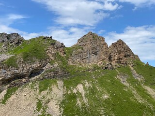 Rocky alpine peaks above Lake Melchsee or Melch Lake in the Uri Alps mountain massif, Kerns - Canton of Obwald, Switzerland (Kanton Obwalden, Schweiz)