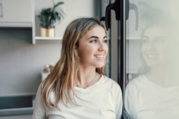 Obraz premium Head shot portrait close up of dreamy smiling woman looking in distance thinking, visualizing good future, excited happy beautiful young female businesswoman dreaming of new opportunities, planning.