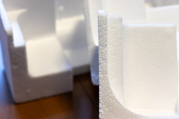 発泡スチロール製の白い緩衝材