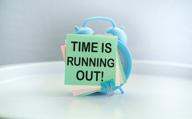 Time is running out is shown using the text and alarm clock