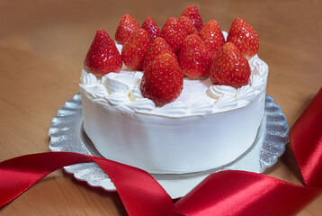 いちごのホールケーキ
