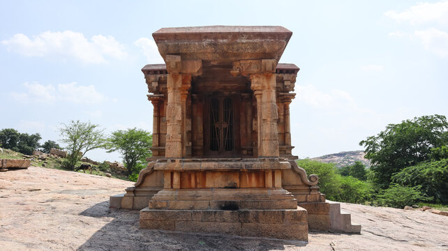 India, Tamil Nadu, Ancient Carvings on the Temple of Kadambar Malai, The Ancient Carvings From Chola Dynasty, 