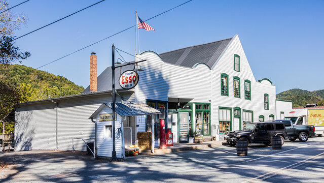 VALLE CRUCIS, NC, USA-24 SEPT 2019: The historic Mast General Store, first opened as the Taylor General Store in 1883.