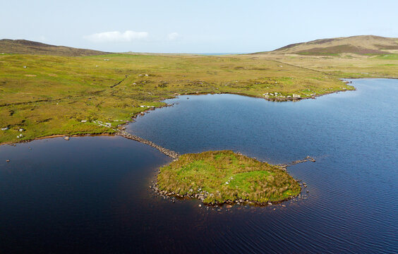 Eilean Domhnuill islet in Loch Olabhat, N. Uist, Scotland. 5000 year prehistoric Neolithic early crannog habitation site showing causeway. View to SW
