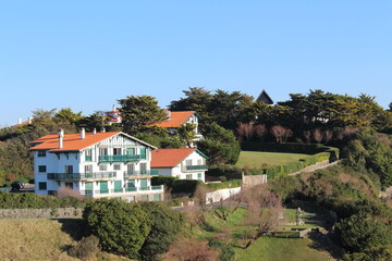 Photographie d'une belle maison dans le Pays basque