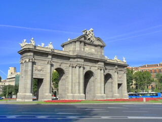 Obraz premium Madrid architecture building arches