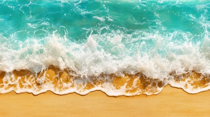 Obraz premium Waves crashing onto a sandy beach under a bright sun during a beautiful summer day