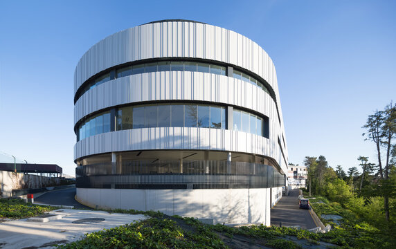 Modern hospital architecture highlighting curved design