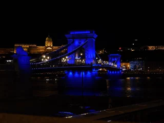 Night panorama of a royal palace in Budapeszt with the illuminated Széchenyi Chain Bridge in the foreground. 
