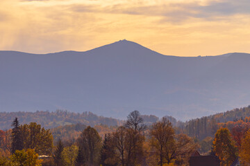 Śnieżka - najwyższy szczyt Karkonoszy oraz Sudetów, jak również Czech, województwa dolnośląskiego, a także całego Śląska. © krzys ser