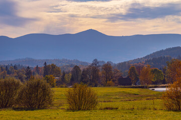 Śnieżka - najwyższy szczyt Karkonoszy oraz Sudetów, jak również Czech, województwa dolnośląskiego, a także całego Śląska. © krzys ser