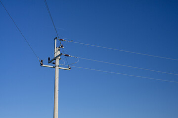 Słup elektroenergetyczny linii przesyłowej średniego napięcia