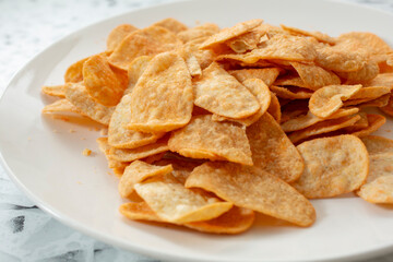 A view of a plate of potato skins chips.