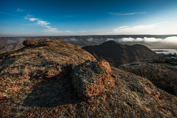 Obraz premium Horizontal rock landscape view with clouds