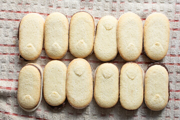 A top down view of a layer of mint chocolate sandwich cookies.