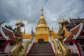 Fototapeta premium Wat Phra That Doi Kham Pagoda