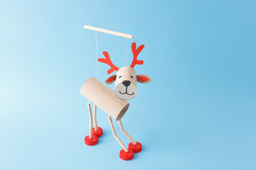 easy activity to do, reindeer toilet paper roll craft for kid and kindergarten, Christmas DIY, marionette from recycled materials © Elena