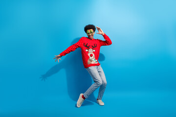 Fototapeta premium Full size photo of pretty young male have fun dancing wear red christmas sweater masquerade theme party on blue color background