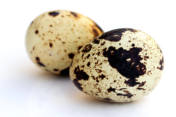 Obraz premium Quail eggs isolated on white background