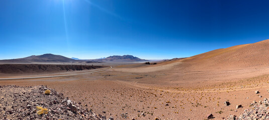Monjes de la Pacana: As Majestosas Formações Rochosas do Deserto do Atacama, Chile