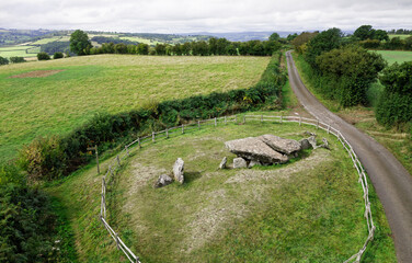 Arthurs Stone, Dorstone, Herefordshire, England. Prehistoric Neolithic chambered tomb dolmen burial site. 3700-2799 BC. Horned mound forecourt visible © David Matthew Lyons