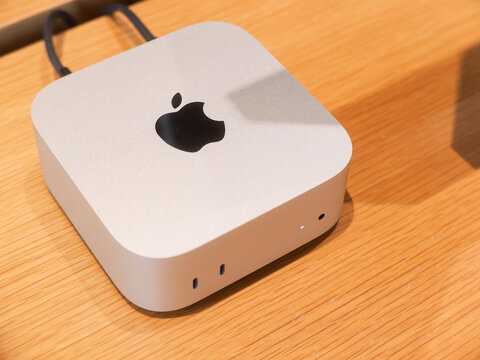 the brand new MAC mini M4 at Apple Store.