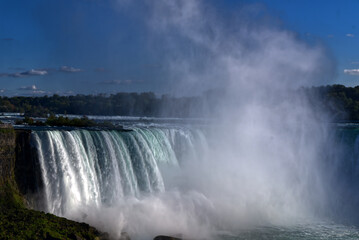 Fototapeta premium Niagara Falls - Bridal Veil Plume