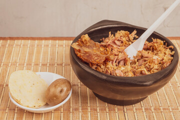 Lechona with rice, arepa and potato