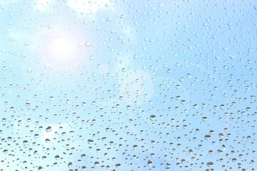 雨上がりのガラス窓 太陽 水の粒