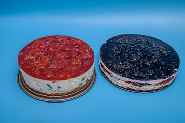 Świąteczne ciasta na słodko, domowa cukiernia ciasto jagodowe z galaretką z jagód  © Paweł Kacperek