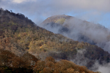 丹沢山地の瀬戸沢ノ頭より　晴れ行く蛭ヶ岳を望む
