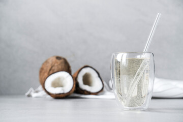 coconut water to replenish antioxidants and vitamins, healthy lifestyle