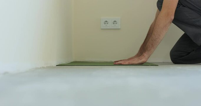Laying underlay for the laminate flooring. Preparatory work before laying a laminate board. Laying a polypropylene substrate under the laminate. Renovation of a new house.