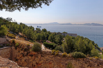 La calanque de Niolon est située sur la commune du Rove à 20km de Marseille, au mileu de la Côté bleue.