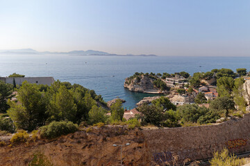 La calanque de Niolon est située sur la commune du Rove à 20km de Marseille, au mileu de la Côté bleue.