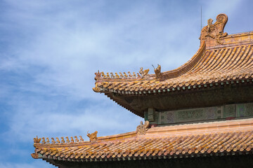 Obraz premium Details of golden traditional chinese roof inside the Forbidden City, Beijing, China.