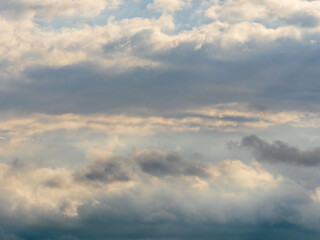 秋雨の日のわずかな晴れ間から光さす07