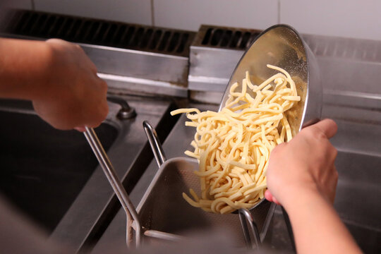 Pasta fresca, viene calata