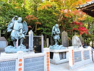 【高尾山】紅葉と天狗像