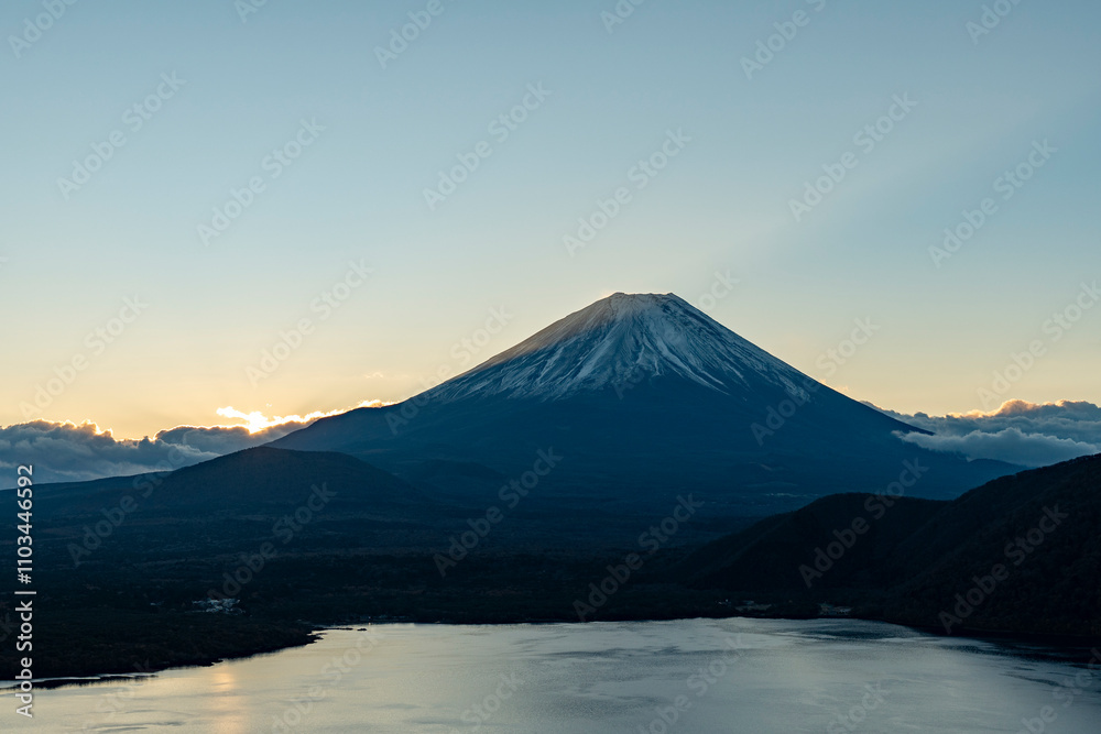 Wall mural 中ノ倉峠 紅葉の日の出