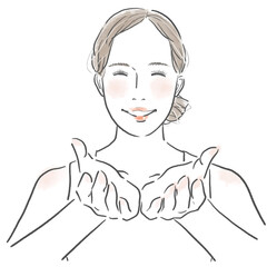 両手を掲げて笑顔の若い女性の上半身