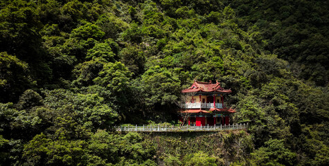 Fototapeta premium Charming traditional building overlooking lush greenery in Taroko National Park, Taiwan