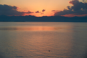 湖東から湖西の夕陽を望む