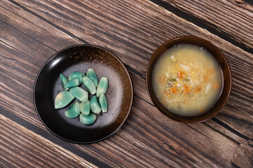 Laba garlic and sweet potato lily golden rice porridge