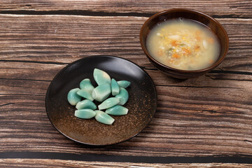 Laba garlic and sweet potato lily golden rice porridge