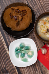 Laba garlic and Laba porridge with brown sugar steamed bread